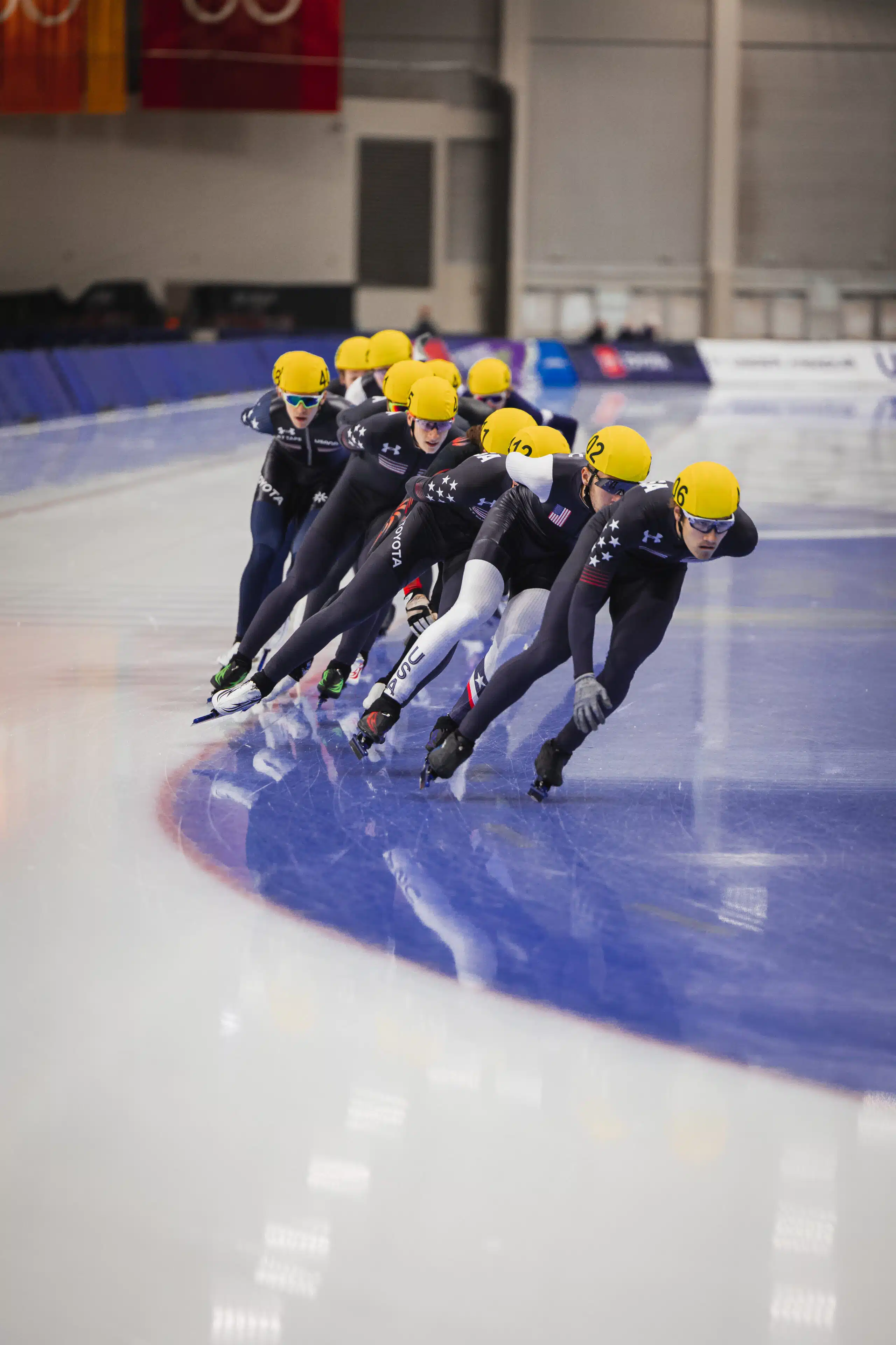 speedskating yellow helmets black suits